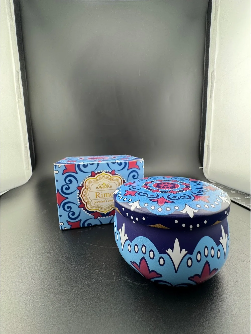 Rime Scented Soy Candle in Decorative Tin with Floral Note